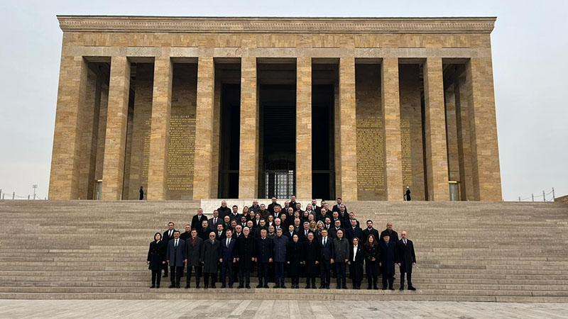 İYİ Parti’den, Anıtkabir’e ziyaret