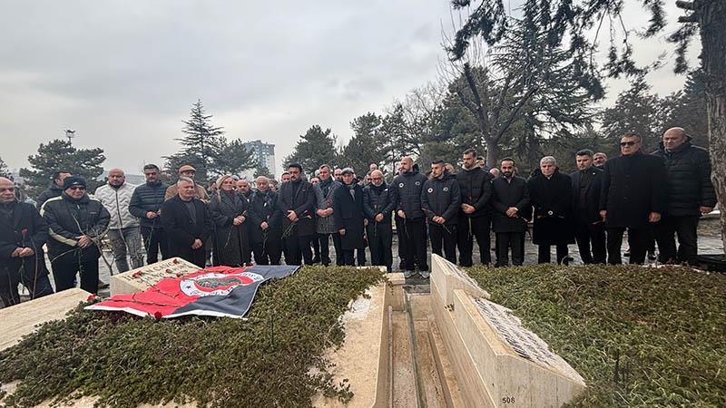 İlhan Cavcav, vefatının 9’uncu yıl dönümünde kabri başında anıldı