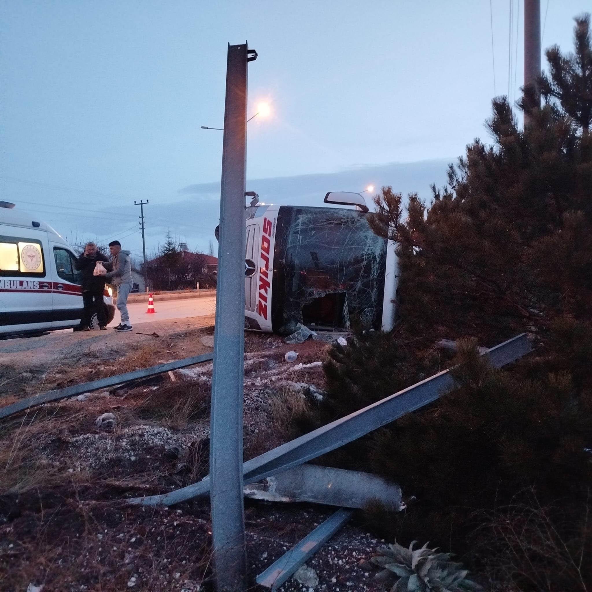 Burdur’da yolcu otobüsü devrildi: 12 yaralı