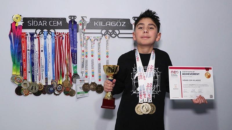 11 yaşındaki Sidar, Amerika’daki olimpiyatlarda matematikte dünya birincisi oldu 11 yaşındaki Sidar, Amerika’daki olimpiyatlarda matematikte dünya birincisi oldu