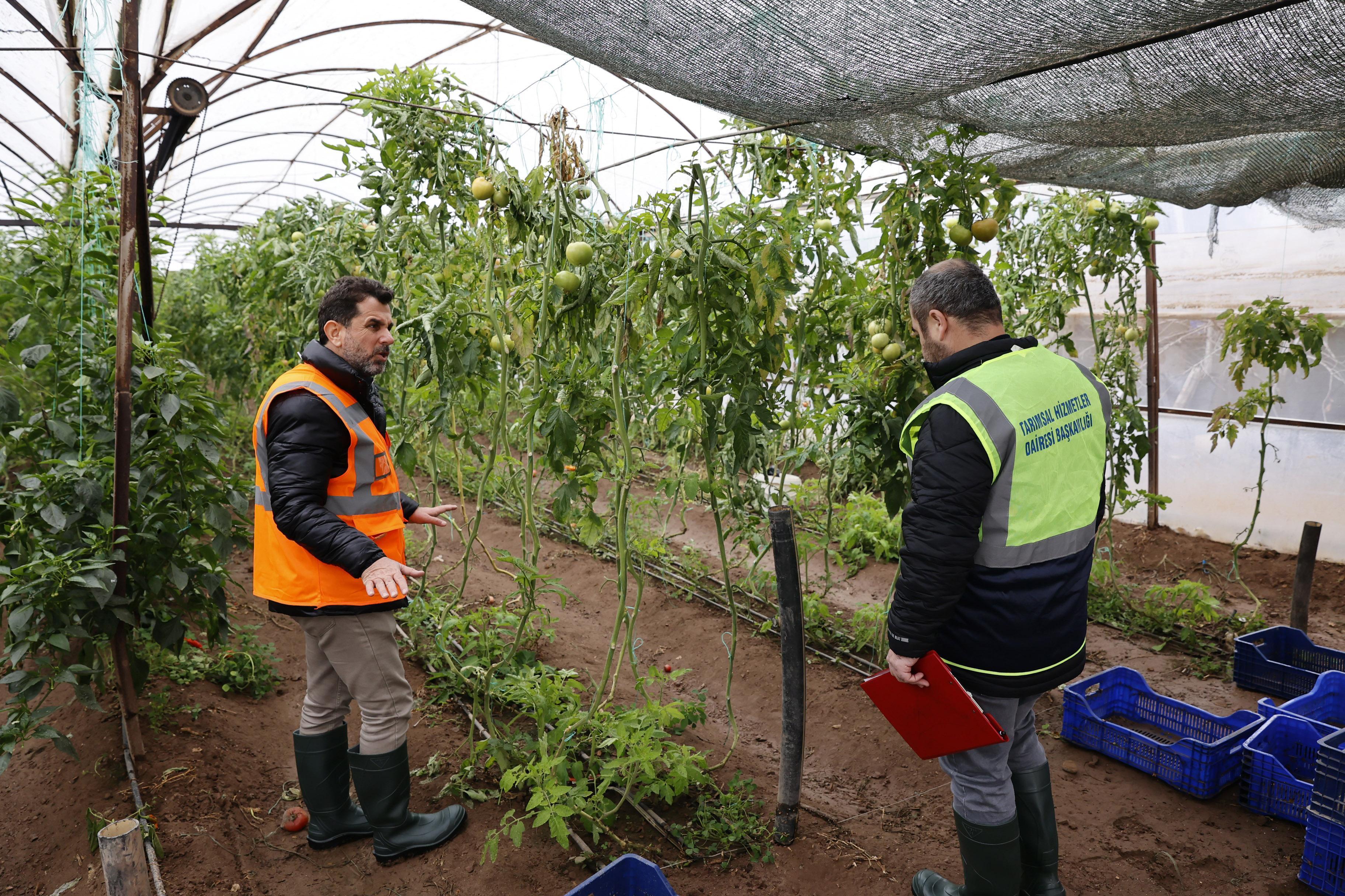 Büyükşehir, sel afetinde zarar gören vatandaşın yanında