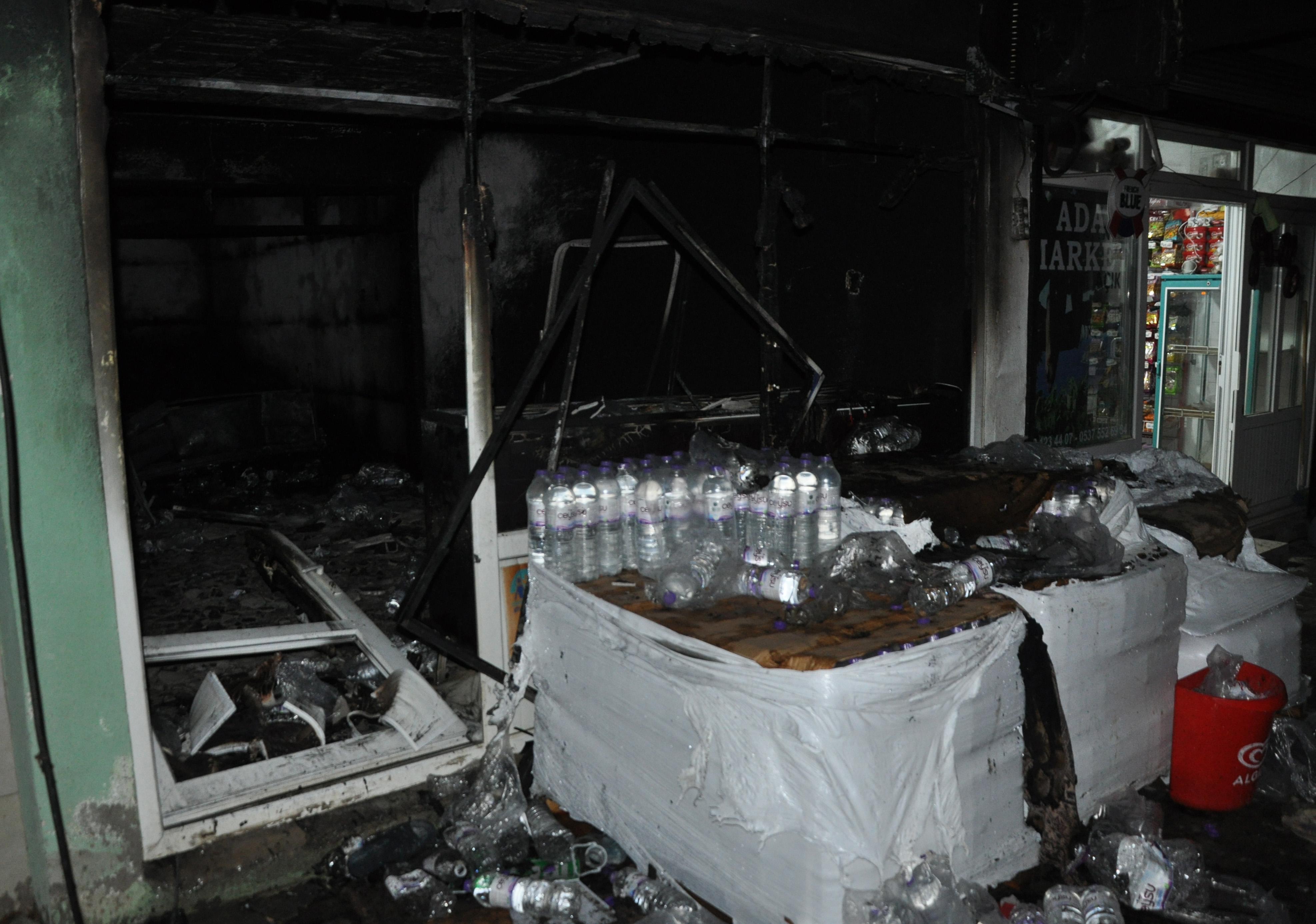 Mahelle muhtarlığı yandı