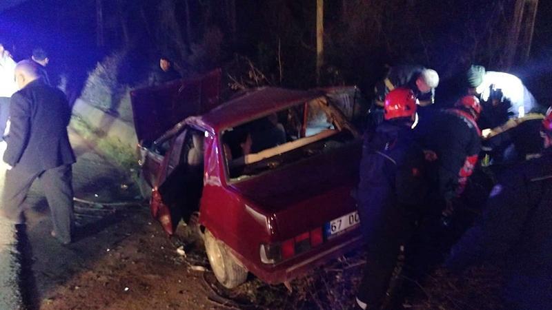 Otomobil, kaza yapan araca çarptı; 5 yaralı Otomobil, kaza yapan araca çarptı; 5 yaralı