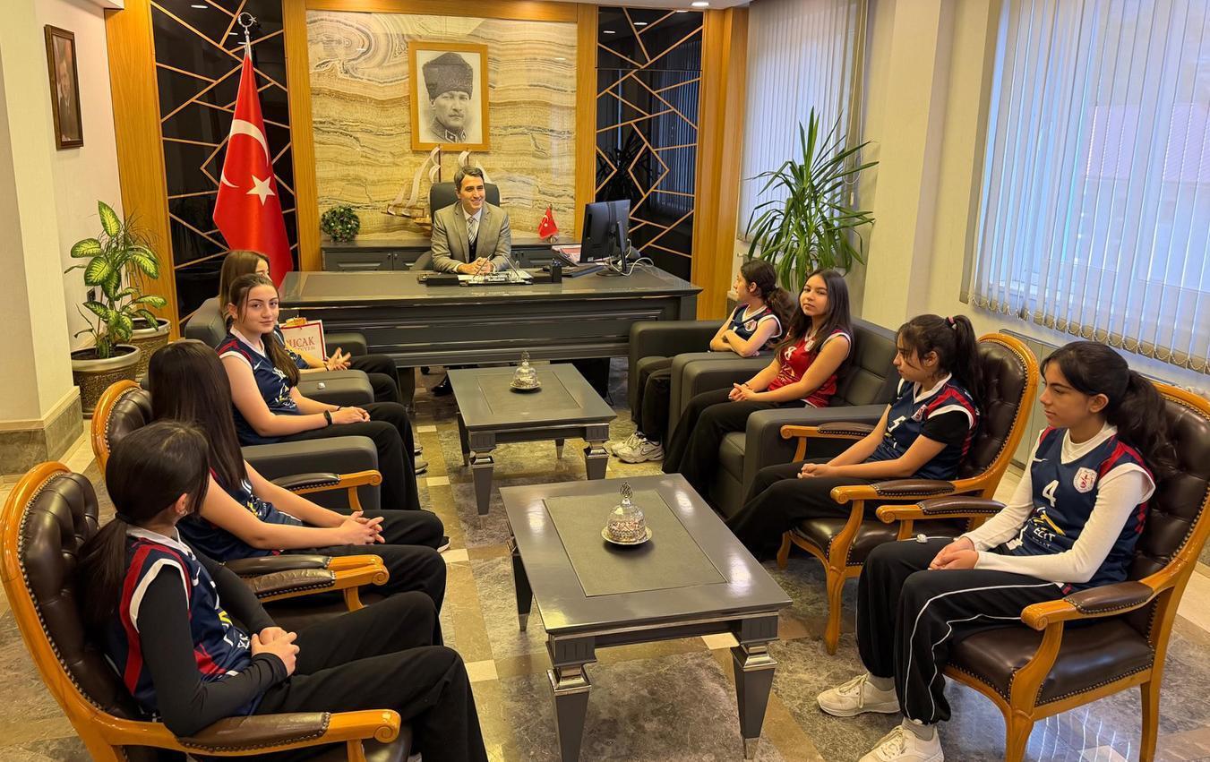 ‘Filenin küçük sultanları’ Kaymakam Kuruca’yı ziyaret etti