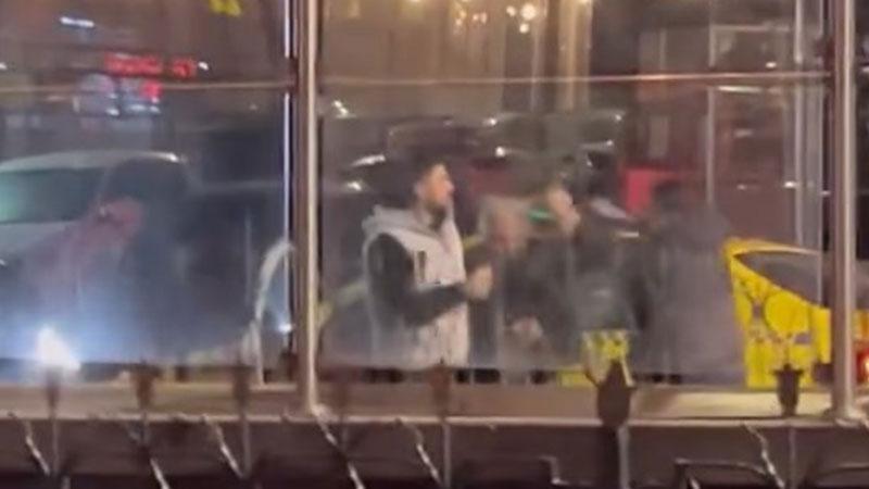 Sultangazi’de taksi şoförünü darbeden 2 şüpheli yakalandı Sultangazi’de taksi şoförünü darbeden 2 şüpheli yakalandı