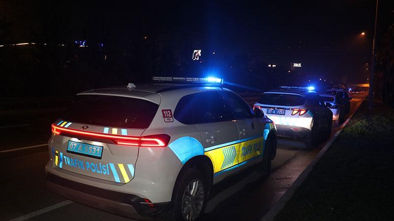 Yol kenarında park halindeki minibüste ölü bulundu