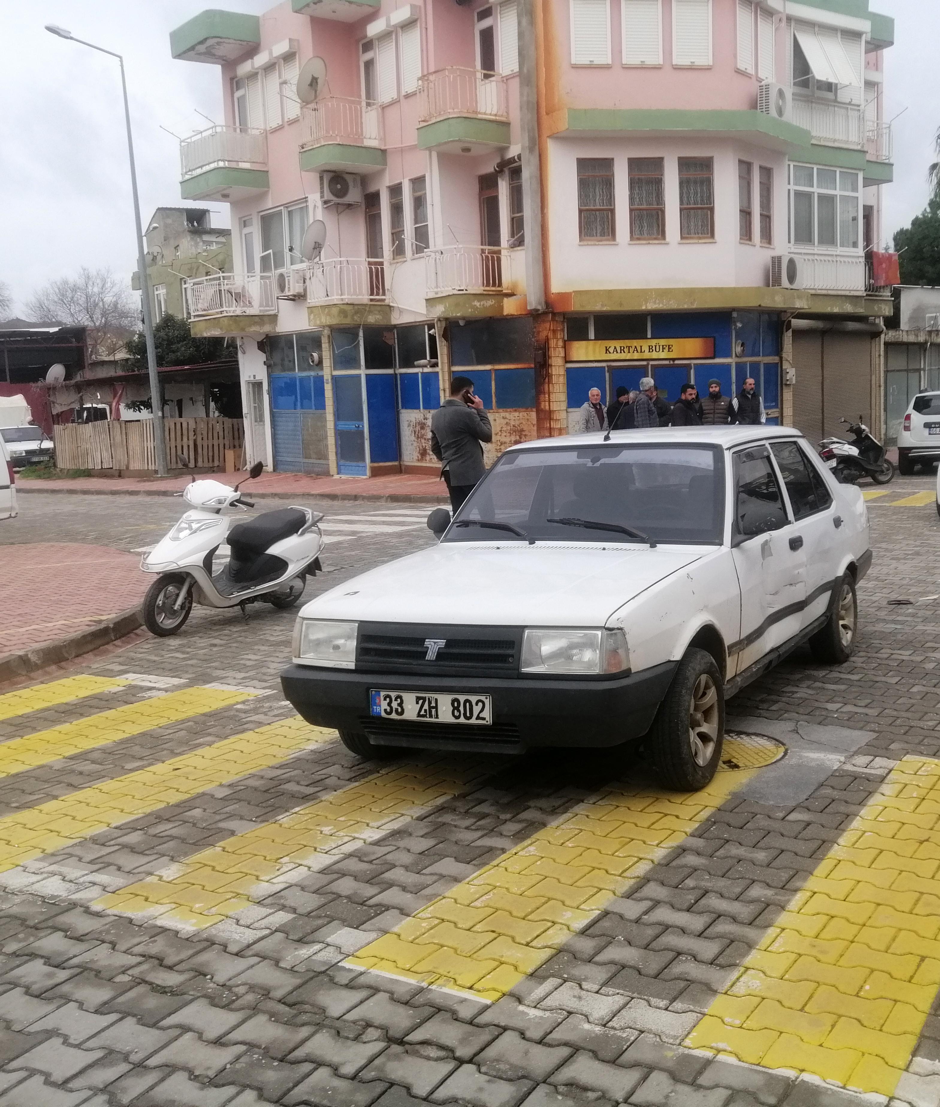 Otomobille motosiklet çarpıştı: 2 yaralı