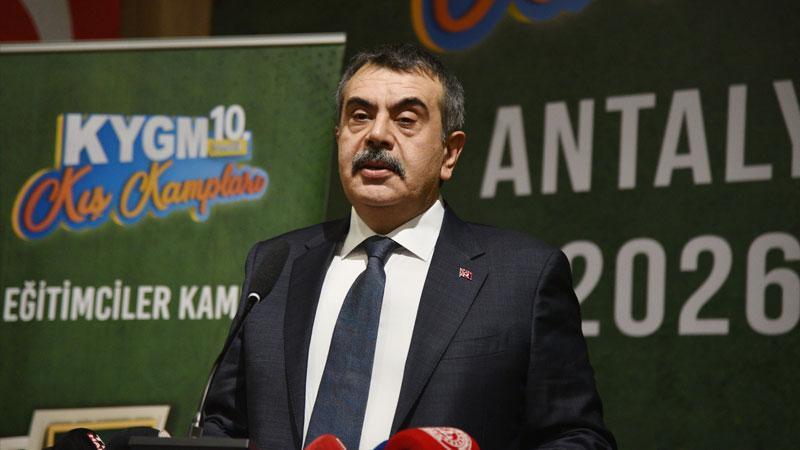 Bakan Tekin: Türkiye’de kimse kimsenin kılık kıyafetiyle uğraşmıyor