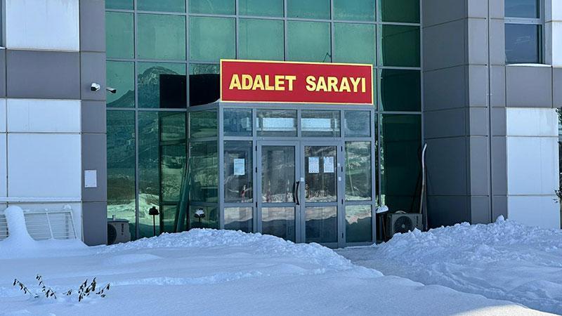 Sahte dekontla besiciyi 650 bin lira dolandıran şüpheli tutuklandı Sahte dekontla besiciyi 650 bin lira dolandıran şüpheli tutuklandı