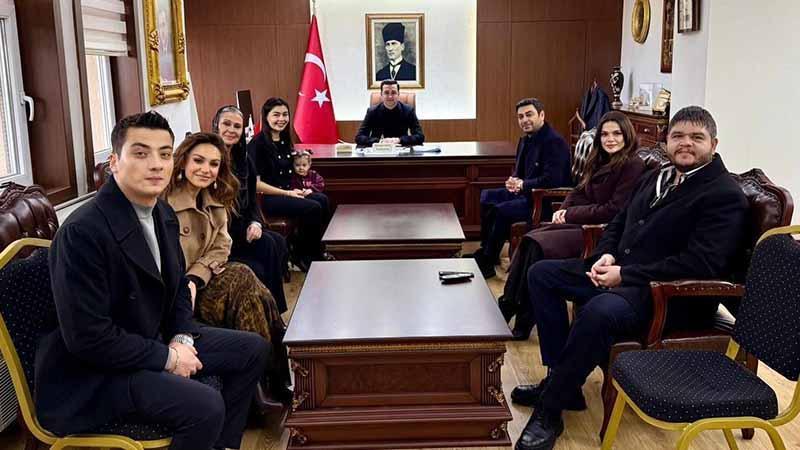 Reyting rekortmeni ‘Uzak Şehir dizisinin oyuncularından Midyat Kaymakamına ziyaret