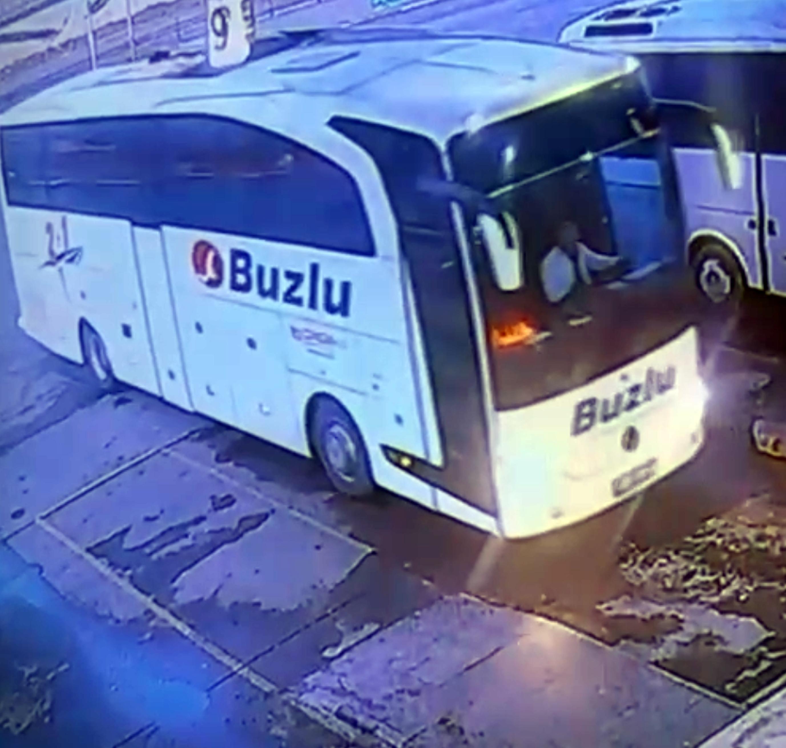 Antalya’da yolcu otobüsü devrildi; 9 ölü, 25 yaralı (8) Antalya’da yolcu otobüsü devrildi; 9 ölü, 25 yaralı (8)