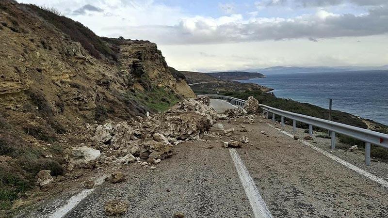 Bozcaada’da sağanak sonrası heyelan meydana geldi