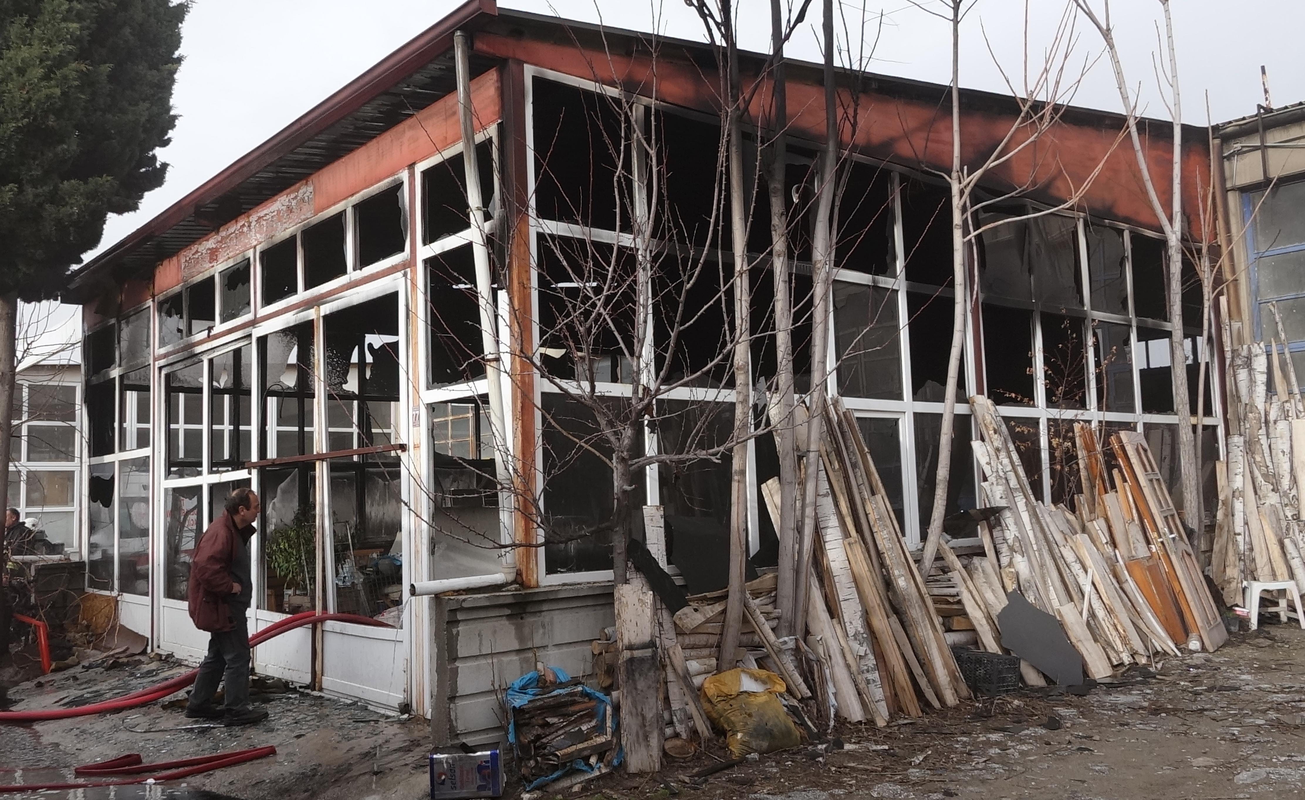 Mobilya imalathanesi yandı