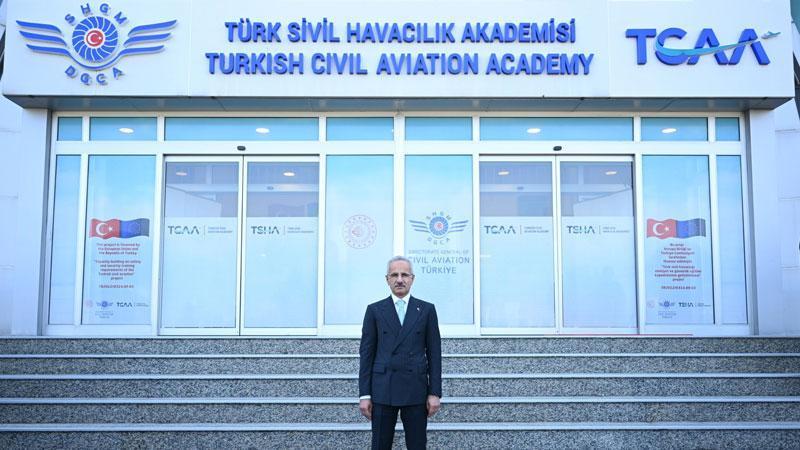 Bakan Uraloğlu: Yolcu ve kargo uçağı sayısı 800’e ulaştı