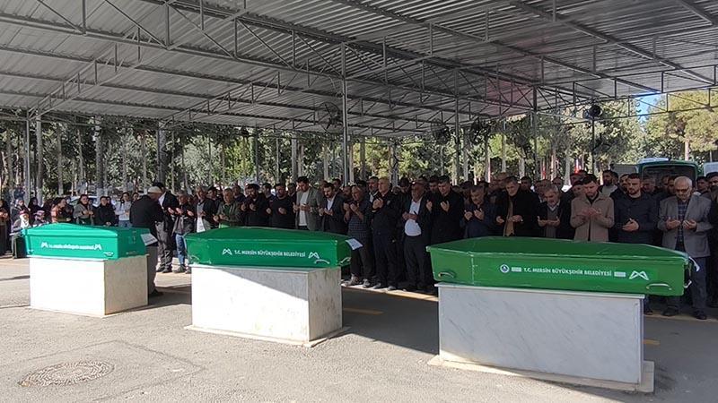 Alışverişten dönerken cipin çarptığı 3 kız, yan yana toprağa verildi