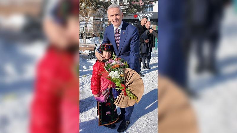 Vali Çiçekli’den öğrencilerin tatil talebine olumlu cevap