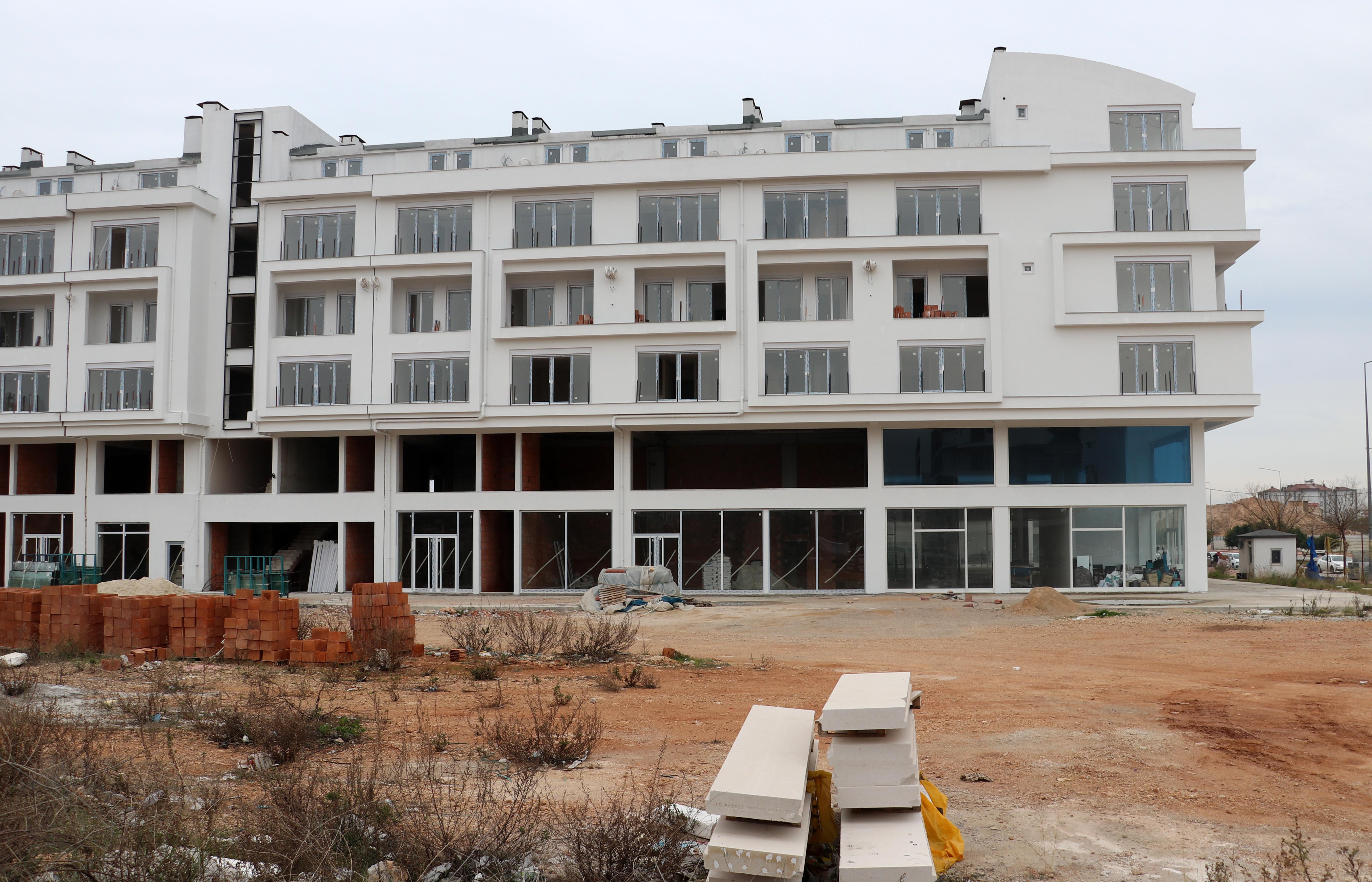 Antalya’da lüks konut projesinde teslimatın gecikmesi mağdur etti