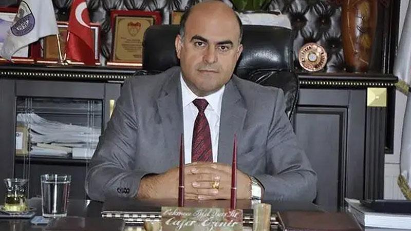 Eski belediye başkanı oğlu tarafından baltayla öldürüldü