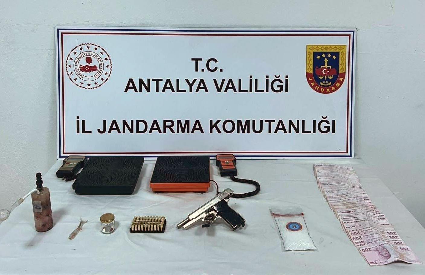 Döşemealtı’nda uyuşturucu operasyonu