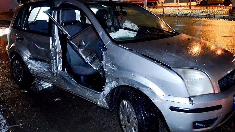 Erzurum’da 2 otomobil ve 1 kamyonetin karıştığı kazada 9 kişi yaralandı