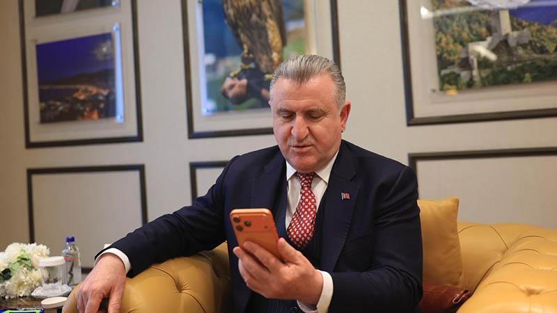 Bakan Bak, Kış Olimpiyat Oyunları’nda yarışacak milli sporcularla görüştü