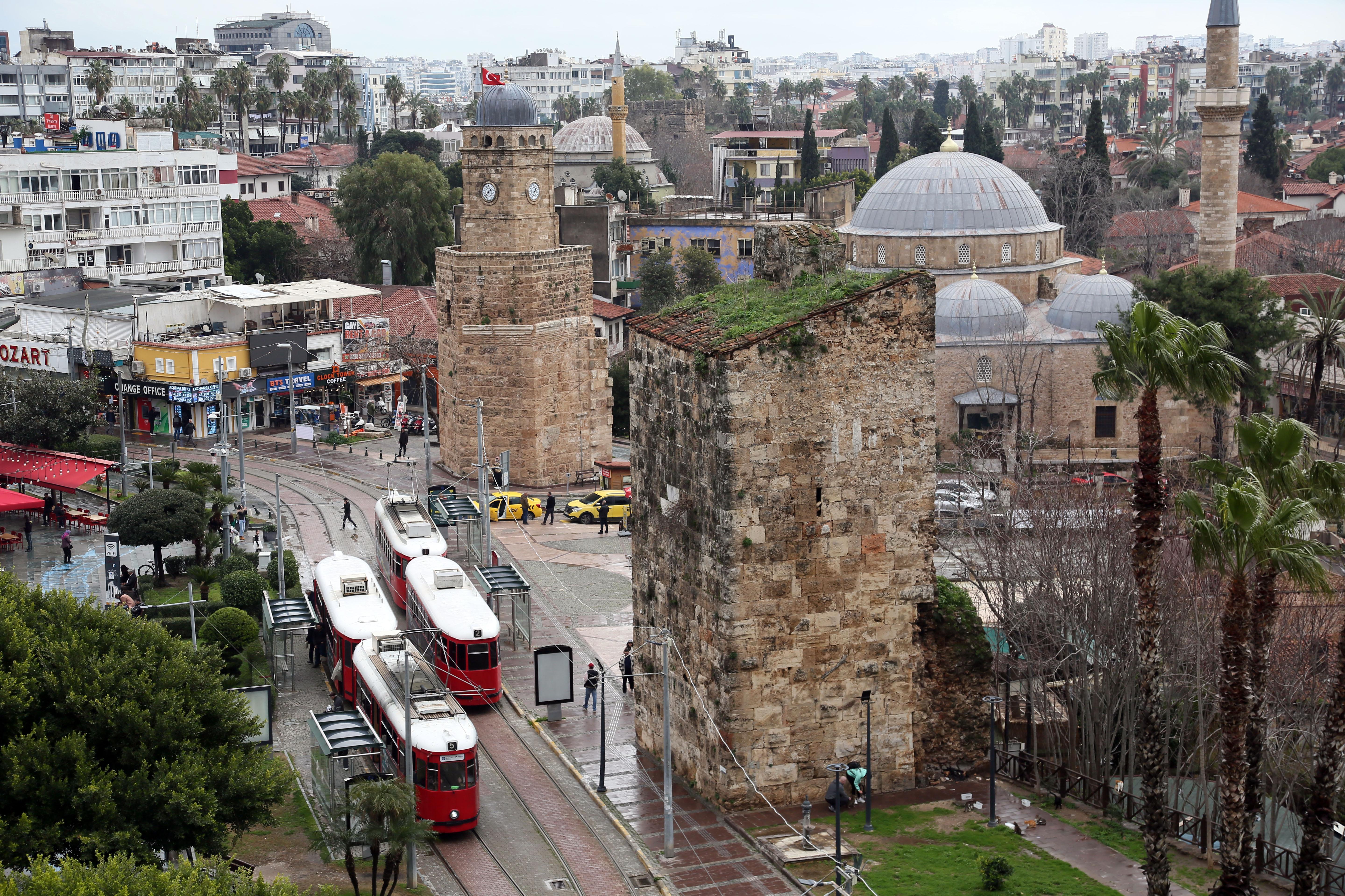 2 bin yıllık burçlara tramvay tehdidi; titreşimler yıkabilir