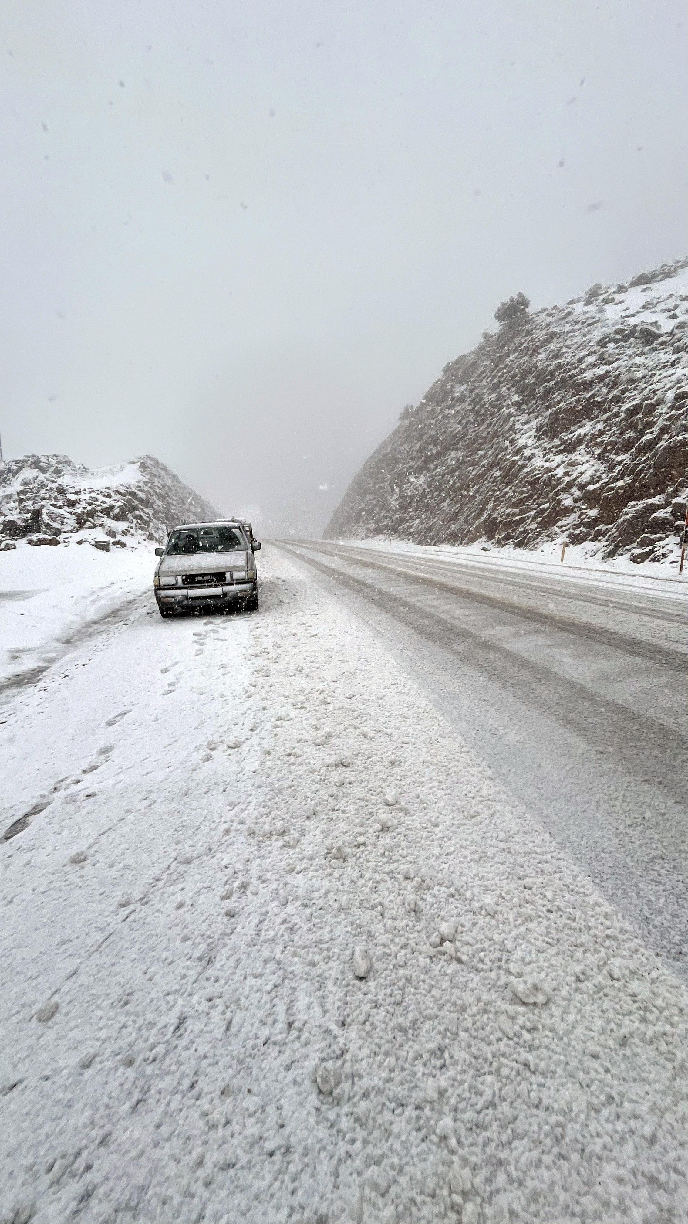 Antalya- Konya yolunda kar yağışı etkili oluyor