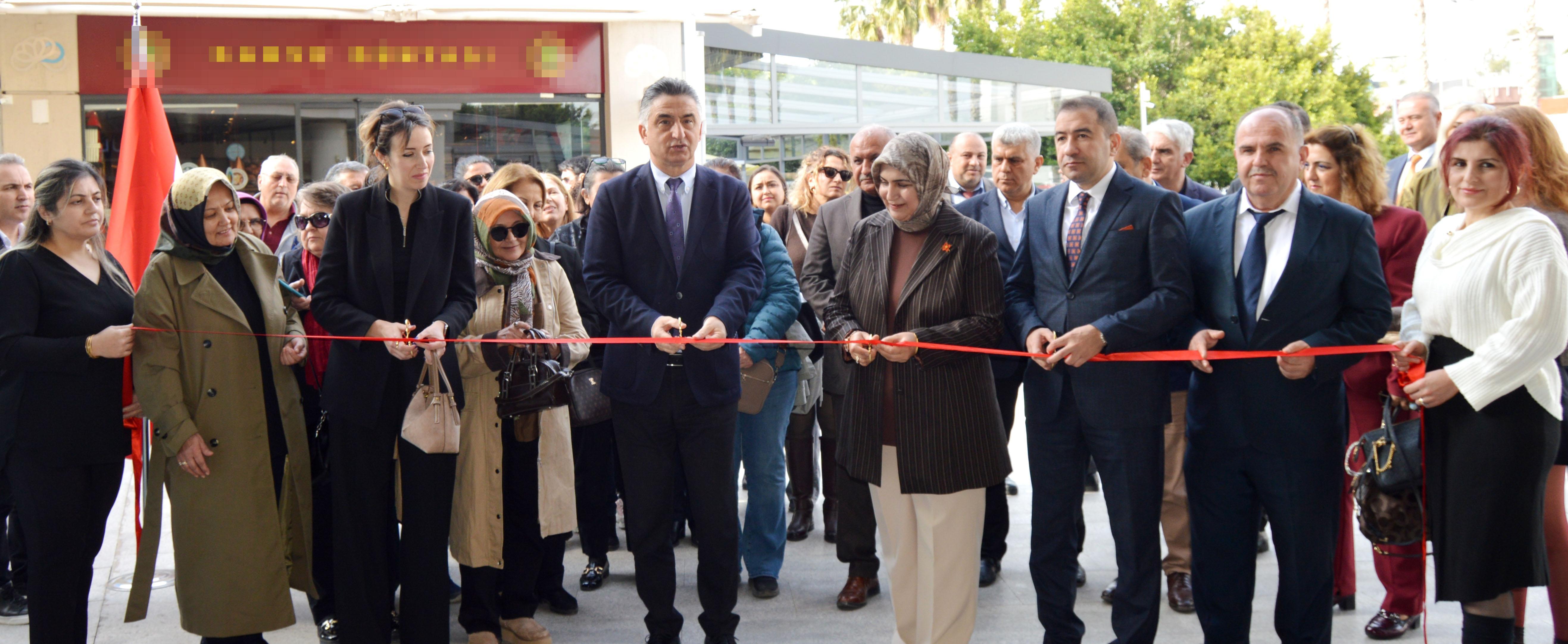 Antalya’da AVM’de kış manzaraları