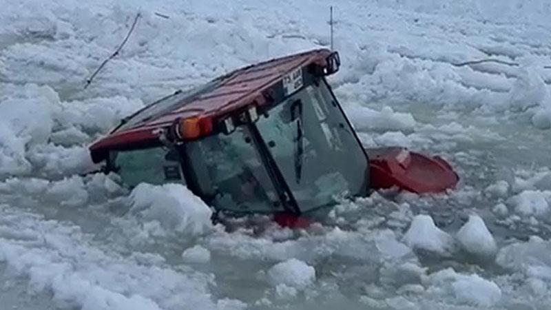 Çıldır Gölü’ne traktör düştü