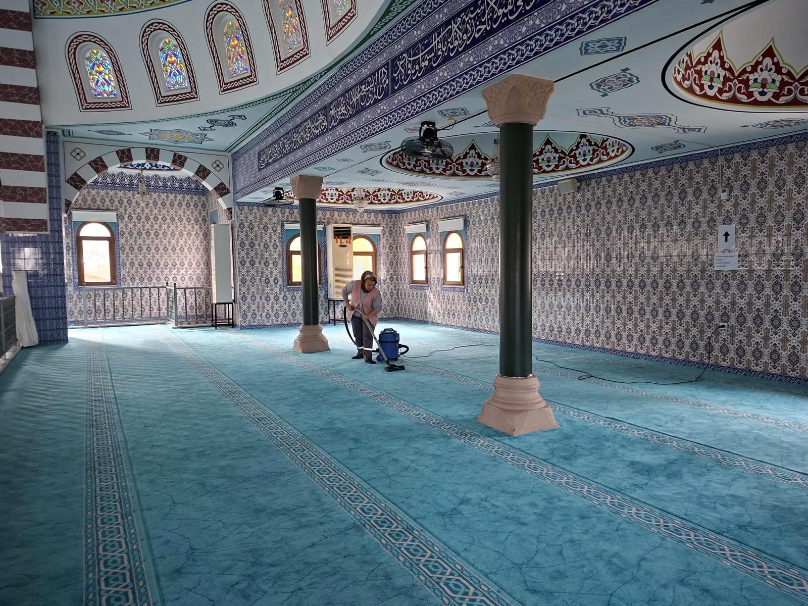 Ramazan öncesi camilerde temizlik