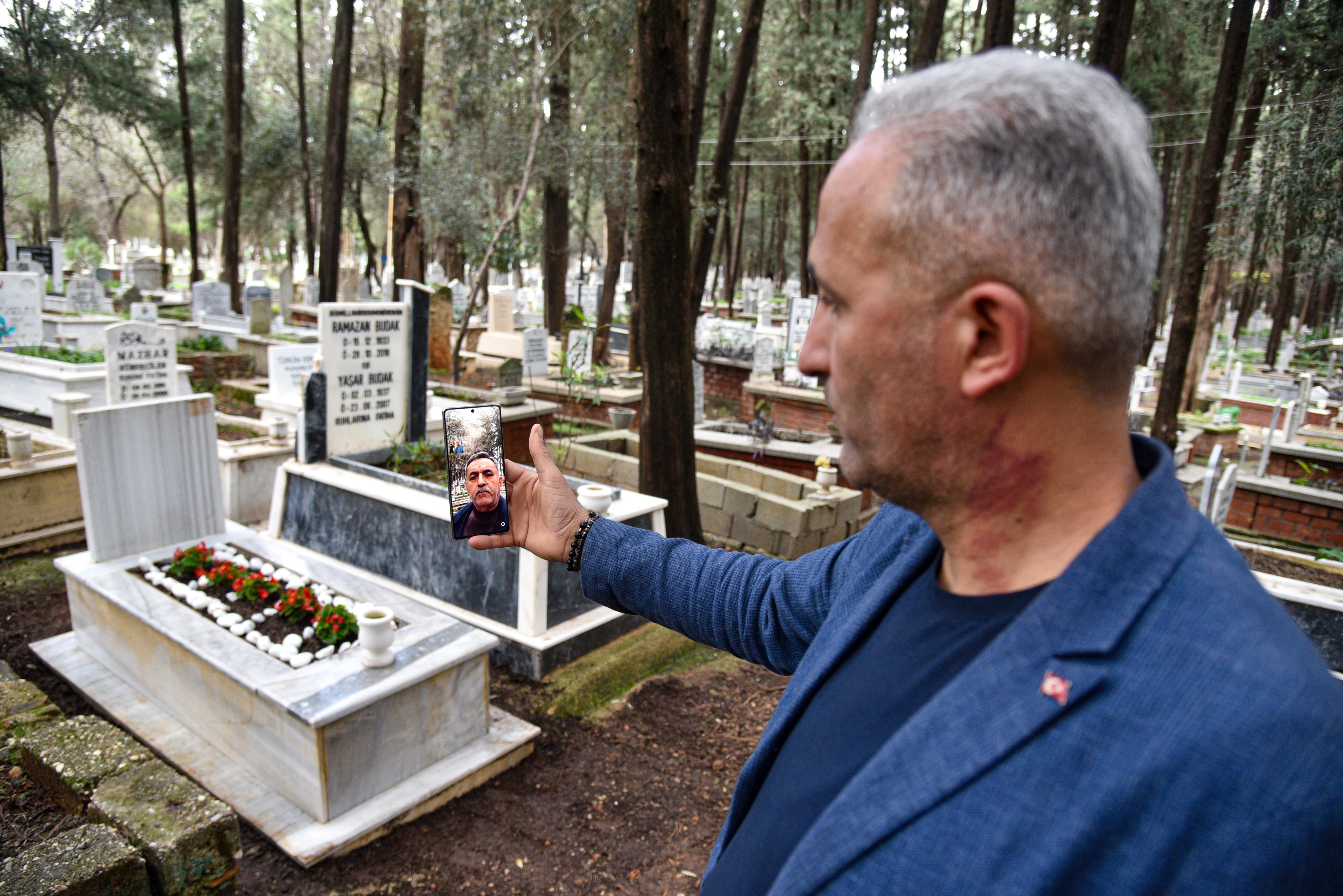 Sevgililer Günü’nde, çiçekle süsletilen mezara dijital ziyaret