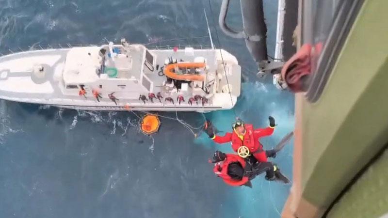 MSB, İzmir açıklarında batan göçmen botundaki 2 kişinin kurtarıldığını duyurdu