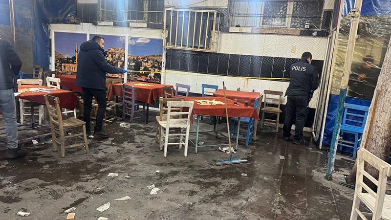 Kıraathanede otururken saldırıya uğrayan amca-yeğen yaralandı