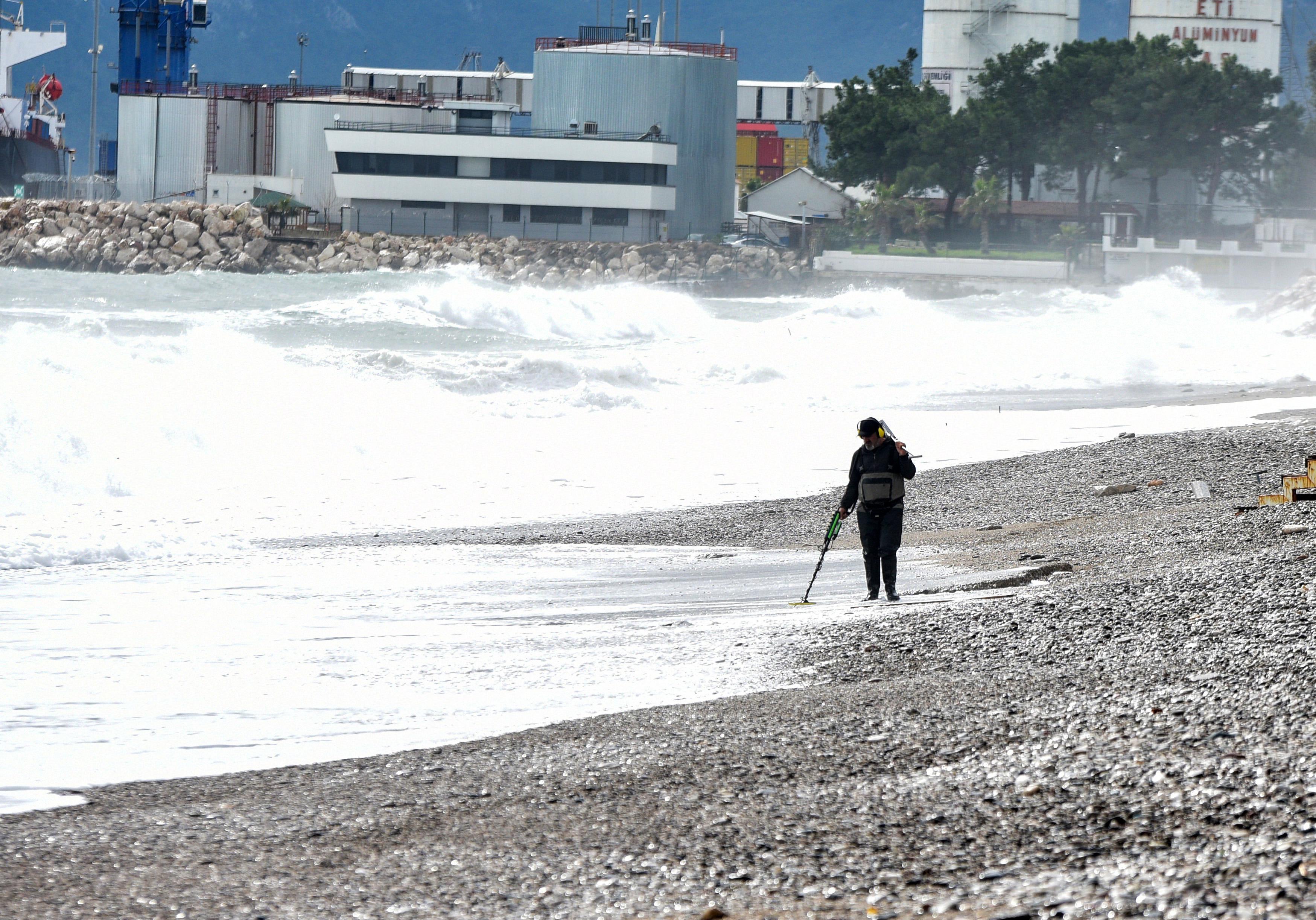 Antalya’yı sağanak vurdu; 7 ilçede okullar tatil edildi (5)