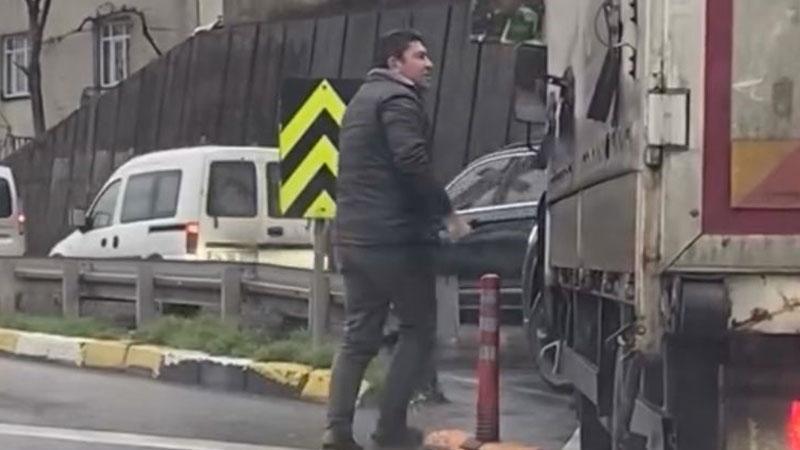 Küçükçekmece’de trafikte ‘kaynak’ tartışması: Otomobil sürücüsü kamyoneti yumrukladı