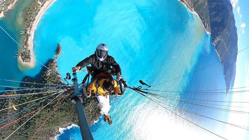 Sağanak sonrası Ölüdeniz’in rengi turkuaza döndü