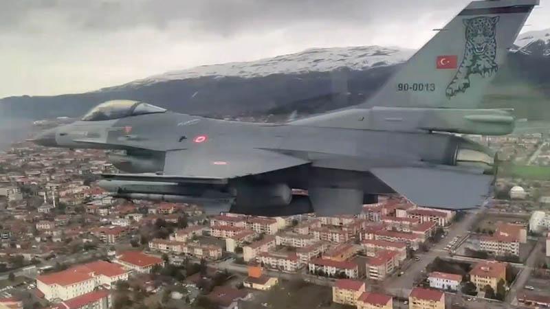 Jetler Erzincan’ın kurtuluşunun 108’inci yılı için havalandı Jetler Erzincan’ın kurtuluşunun 108’inci yılı için havalandı