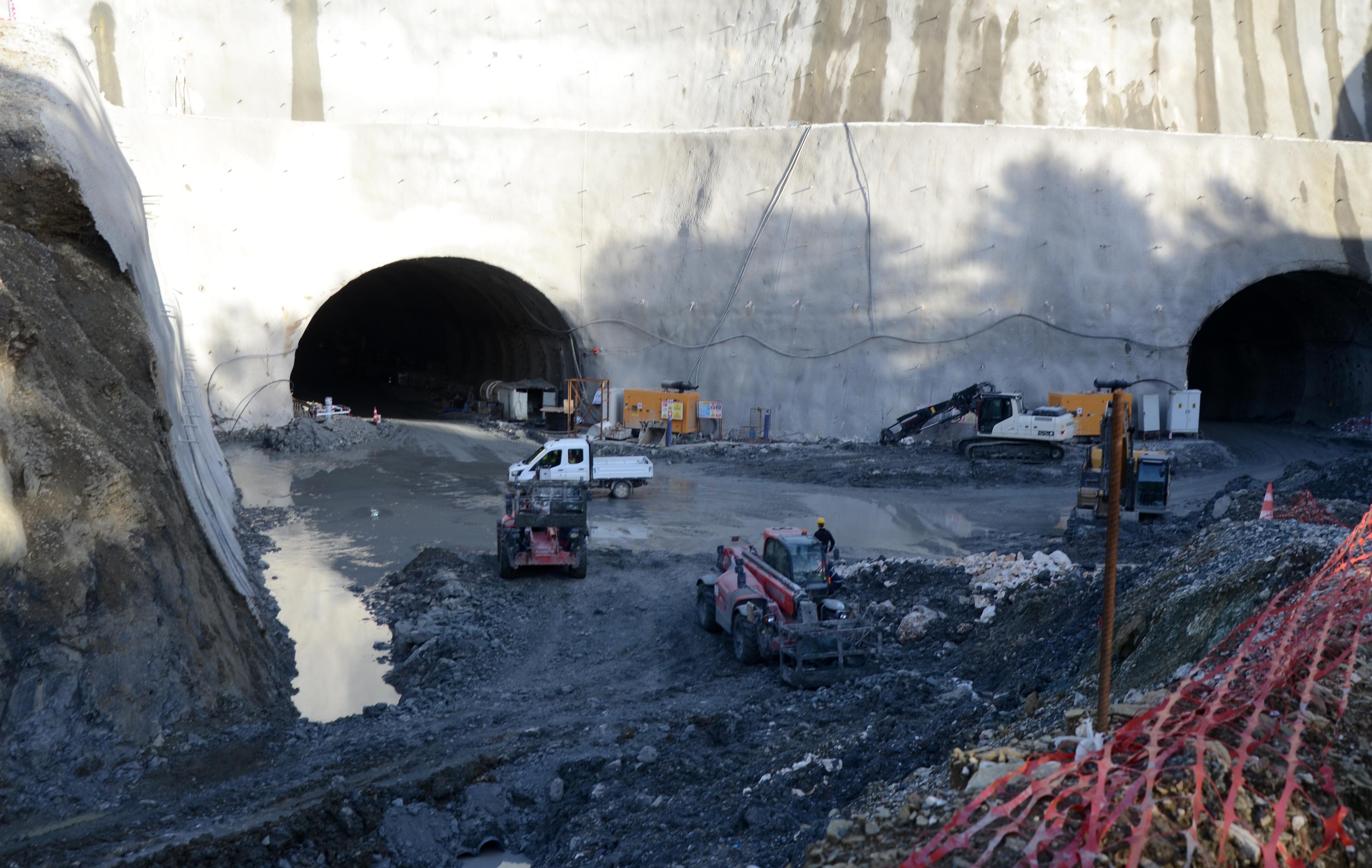 Tünel ve yol çalışmasındaki kazada 2 işçi yaralandı