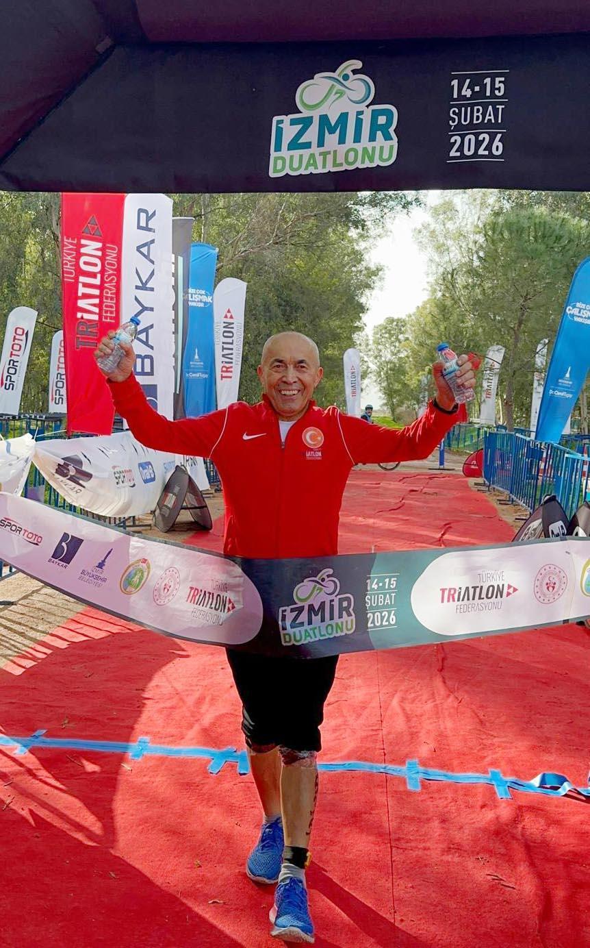 ‘Demir Adam’ İzmir Duatlonu’nda birinci oldu
