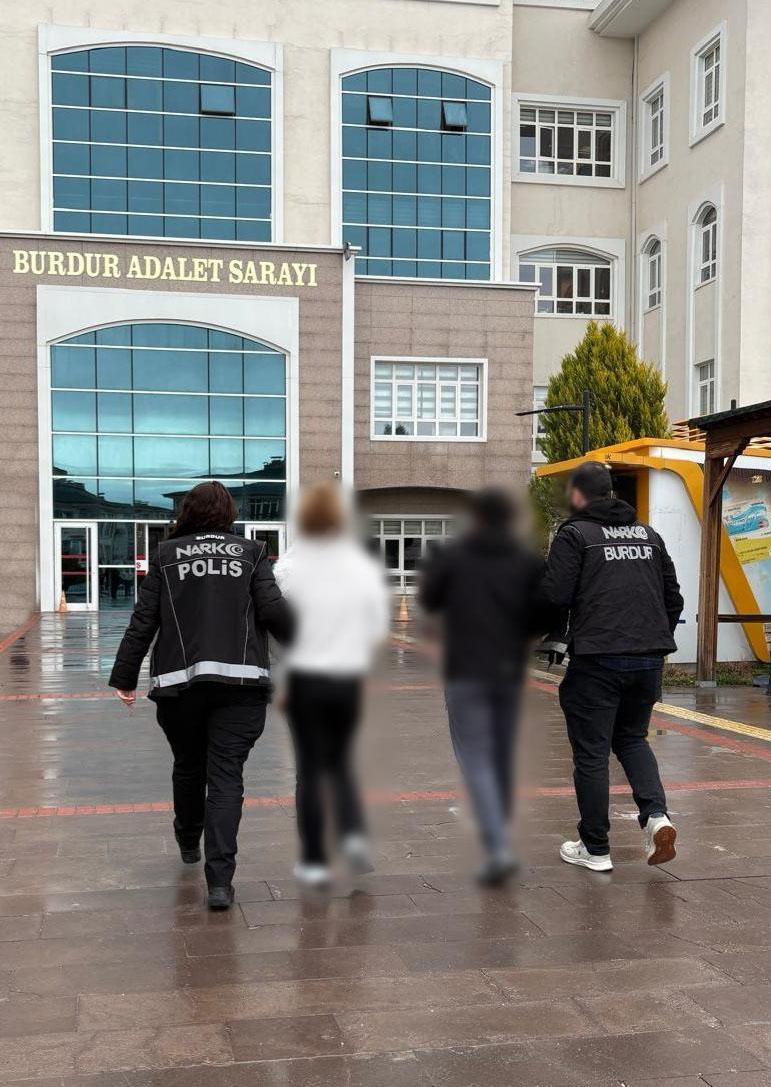 Uyuşturucuyla yakalanan 2 şüpheli tutuklandı