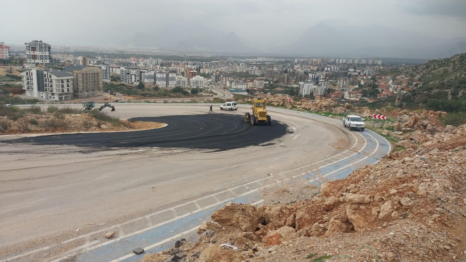 Kepez Belediyesi, yağmurun aşındırdığı yolları yeniledi Kepez Belediyesi, yağmurun aşındırdığı yolları yeniledi