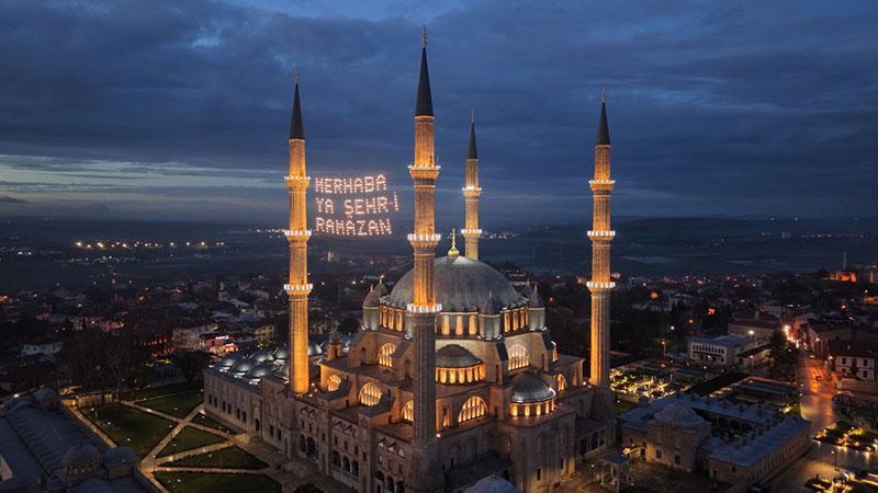 Bakan Ersoy: Restorasyonlarını tamamladığımız camilerimizi ramazanda ibadete açıyoruz