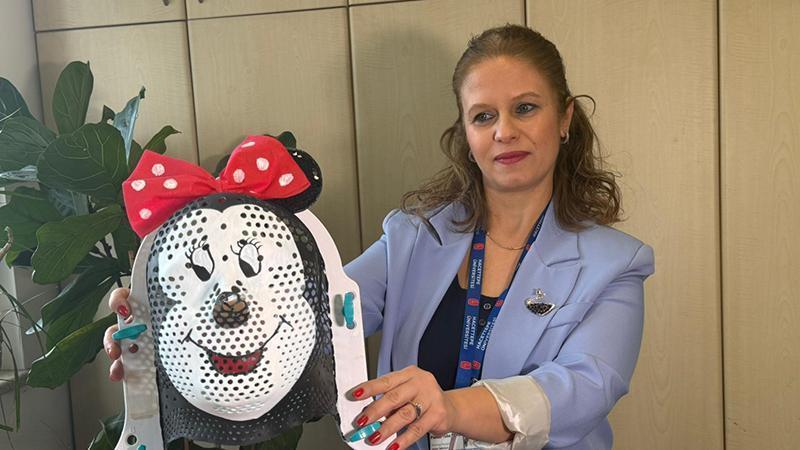 Radyoterapi gören çocuklara ‘çizgi film kahramanlı’ maske