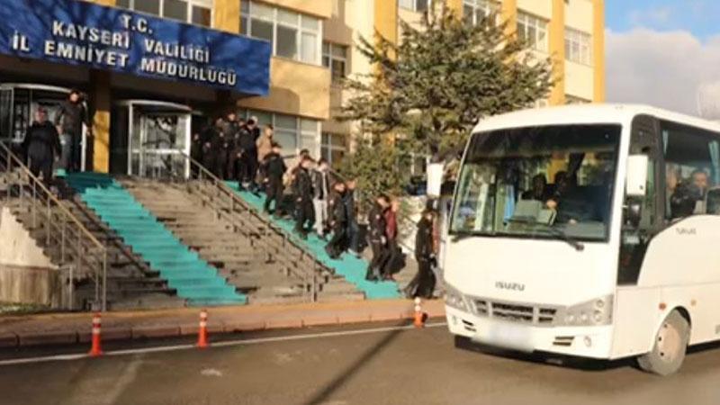 Kayseri merkezli 4 ilde FETÖ operasyonunda yakalanan 70 şüpheliden 54’ü tutuklandı Kayseri merkezli 4 ilde FETÖ operasyonunda yakalanan 70 şüpheliden 54’ü tutuklandı