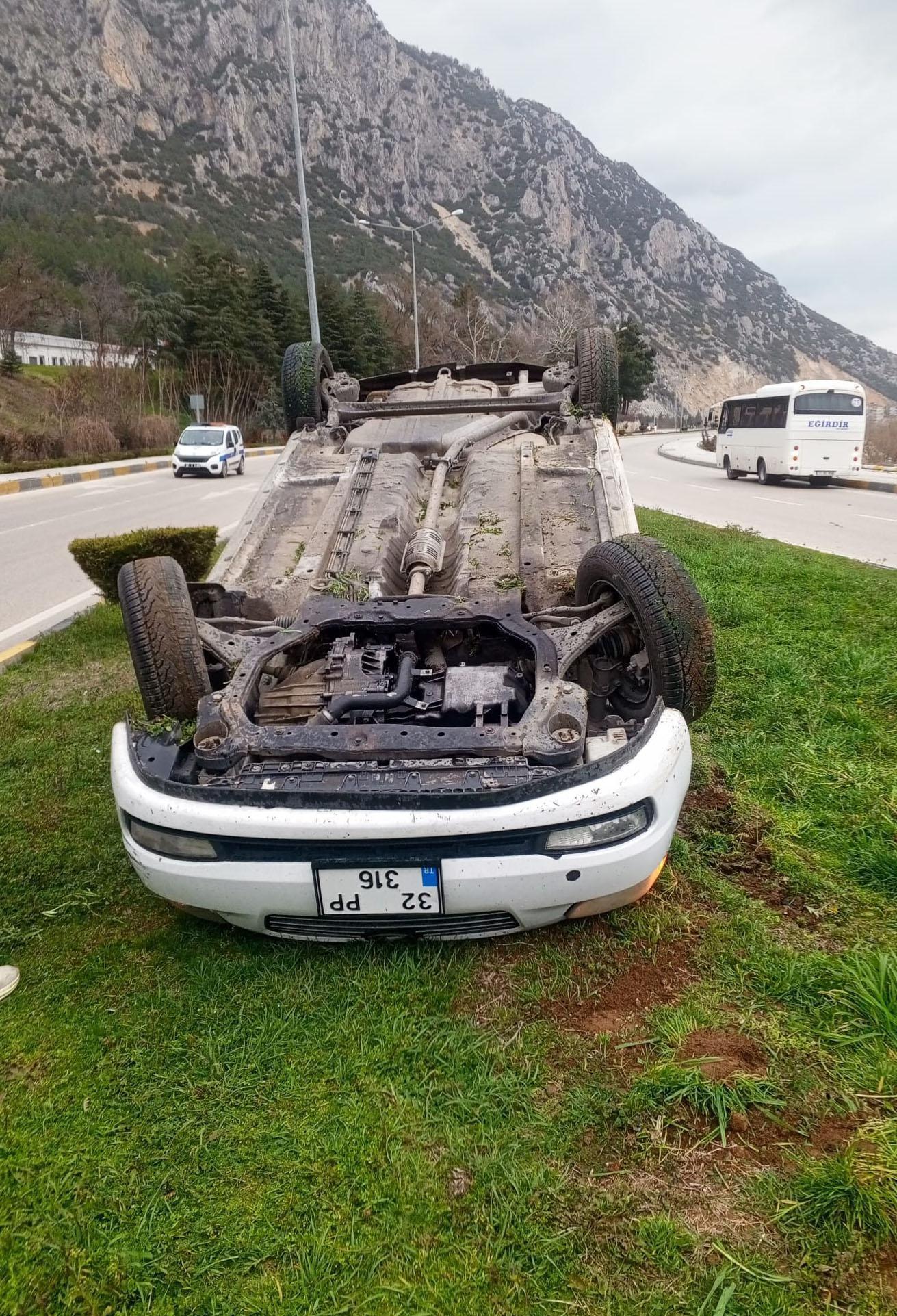 Kontrolden çıkan otomobil takla attı