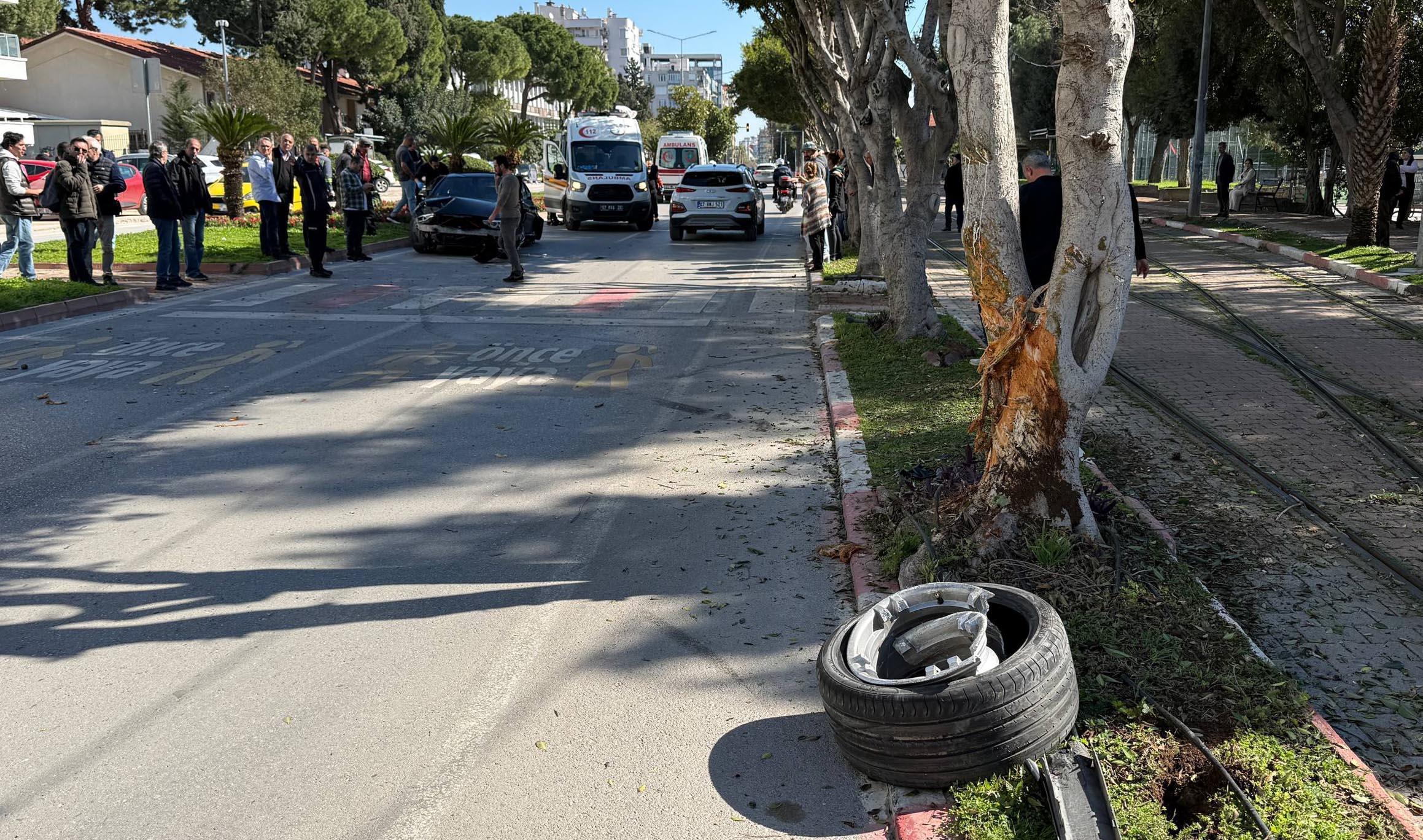 Kontrolden çıkan otomobil ağaca çarptı: 2 yaralı