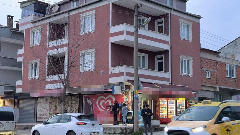 Eşi kapıyı kırıp eve girince, ikinci kat balkonundan atlayan kadın yaralandı