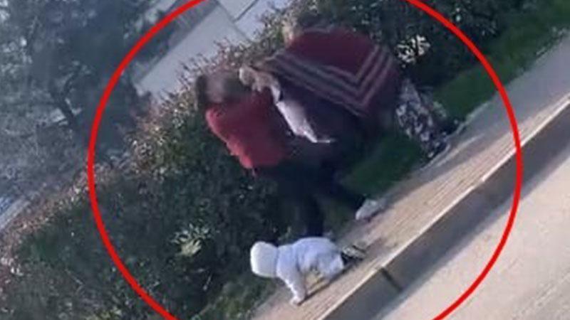 Bursa’da iki kadın dilencinin yanlarındaki bebeğe rağmen yer kavgası kamerada