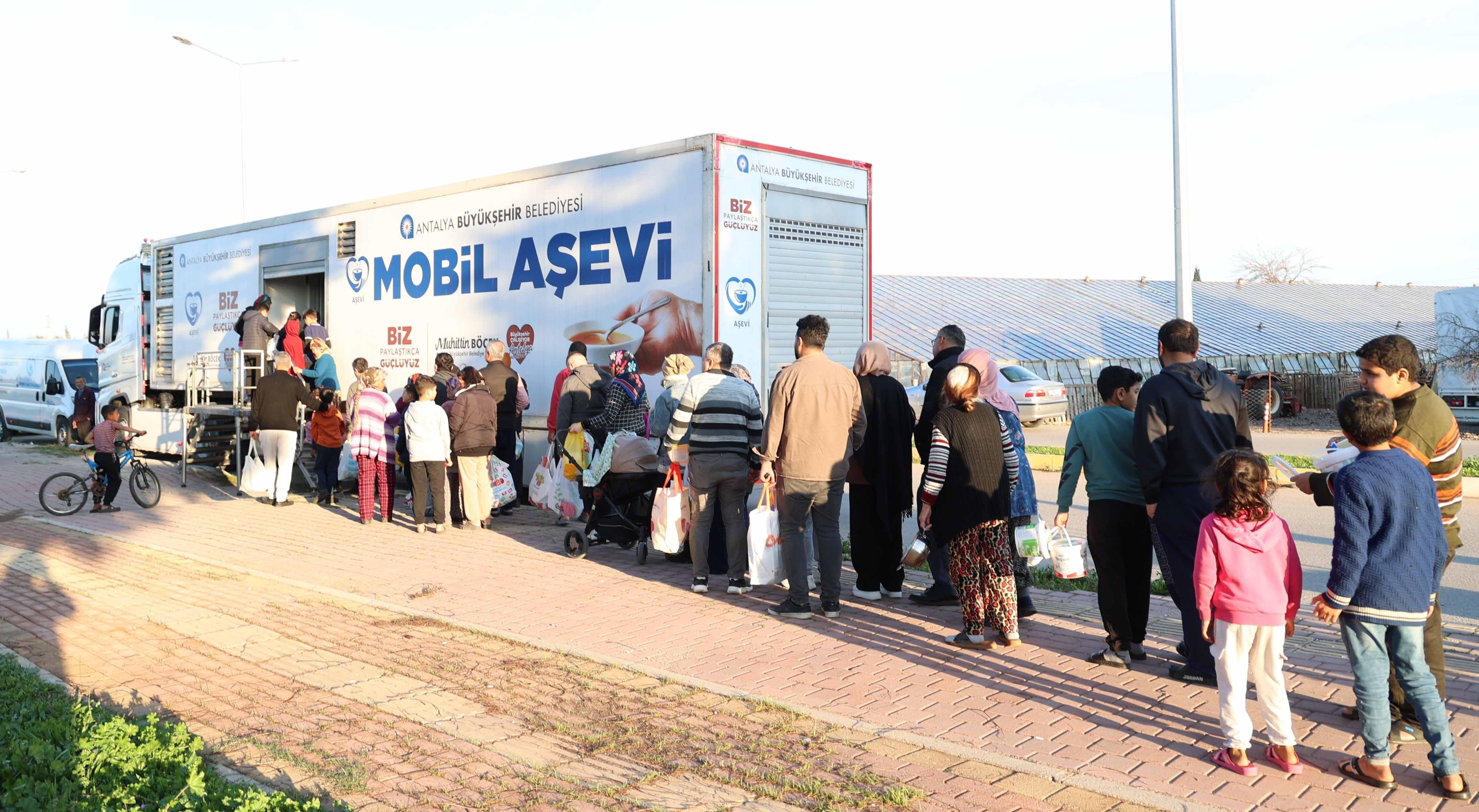 Mobil Aşevi iftarda mahalle mahalle dolaşıyor