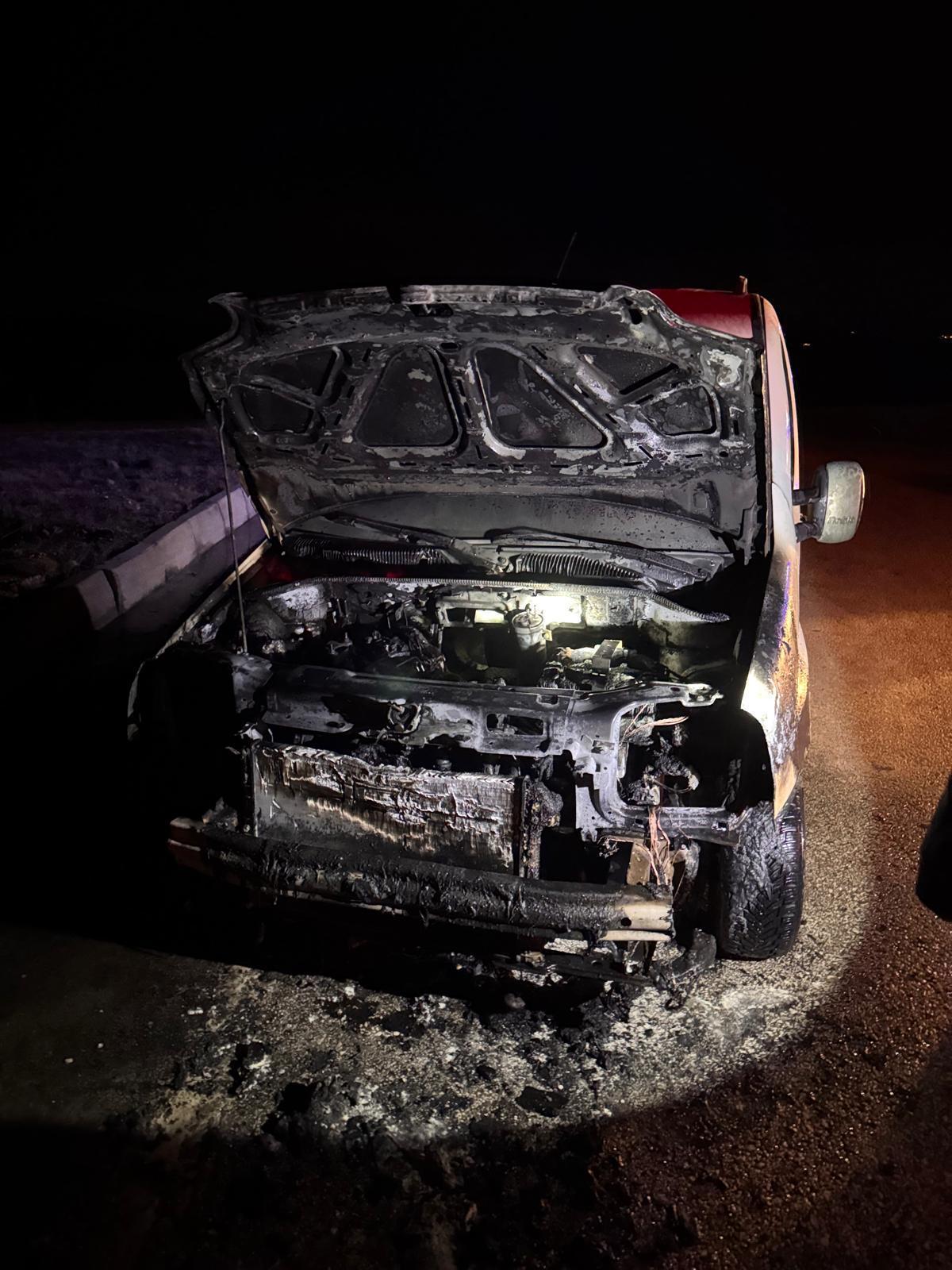 Seyir halindeki araç yandı